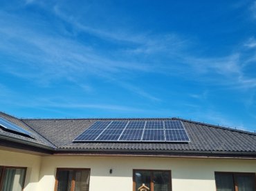 Fotovoltaická elektrárna Janovice, výkon 7,2 kWp, Střídač Growatt SPH 8000 TL3, Baterie ARK 10,2 kWh, fotovoltaické panely Canadiens Solar 450 Wp