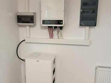 FVE Holičky 6,8 kW, Střídač GoodWe 8 K  ET, baterie Dyness T10,