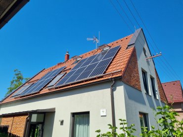 Fotovoltaická elektrárna Chrudim, Growatt SPH 8000 TL, panely Canadiens Solar 455 Wp, bateriové úložiště ARK 10,22 kWh