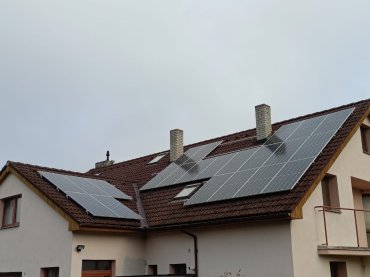 FVE Vápenný Podol 9,9 kW, Growat SPH 10000TL, baterie ARK 10,66 kWh, počet panelů 22, Wallbox 11 kW